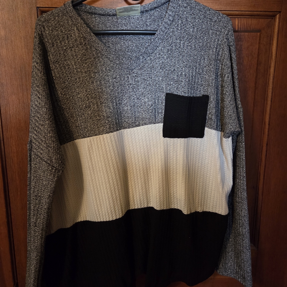 Bobbie Brooks Gray and Black Colorblock Top